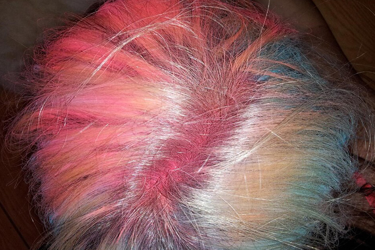 رنگ مو می تواند به مو آسیب بزند و ظاهر آن را ناسالم نشان دهد.